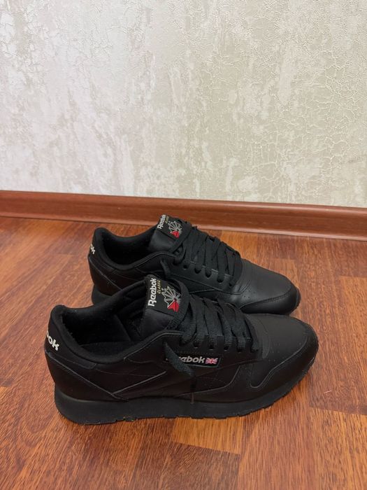 Продам кроссовки оригинал REEBOK