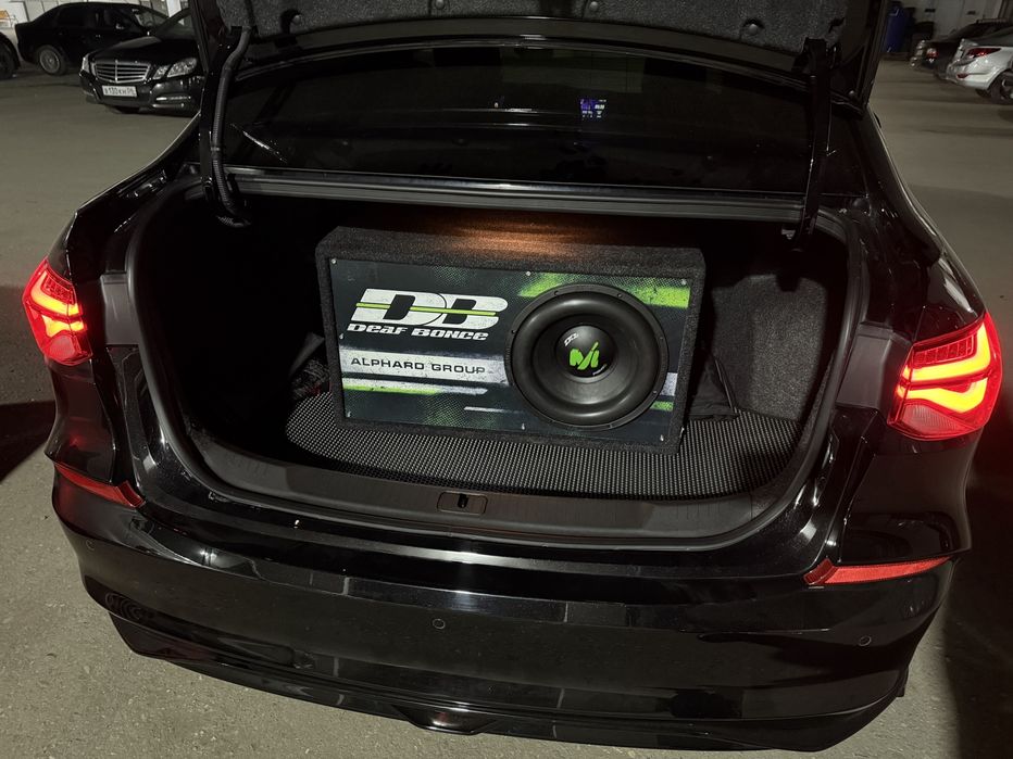 Ones ful black piano