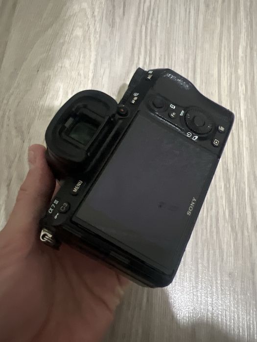 Sony a7 iii body sotiladi
