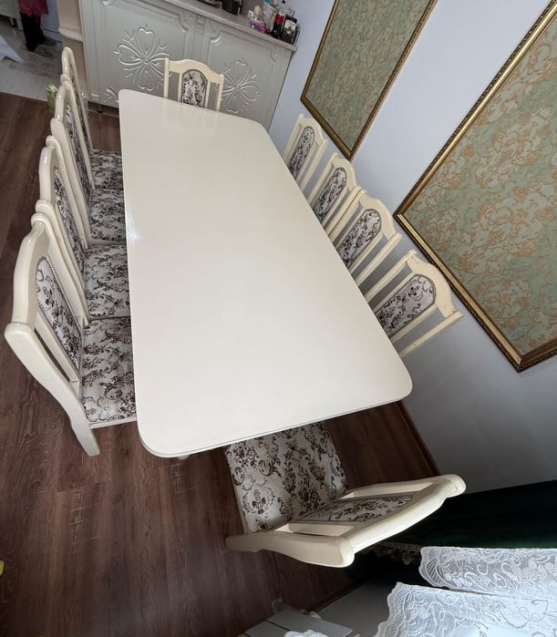 Стол со стульями