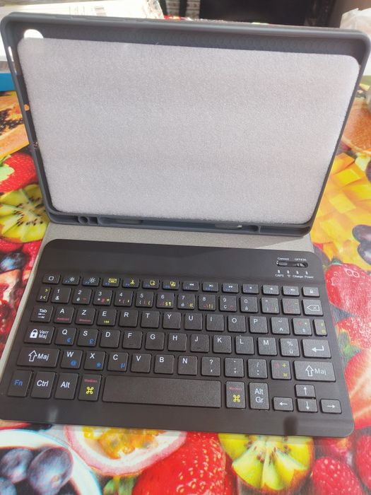 Husă cu tastatură Bluetooth pentru Samsung Galaxy Tab S6 Lite (10.4") - Nouă