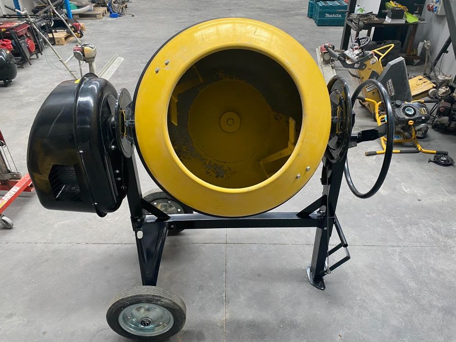 Миксер за бетон 320 л Бетонобъркачка под НАЕМ от Рентекс