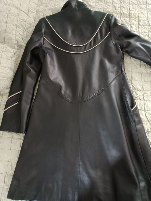 Vând haina de piele lunga, mărimea 40