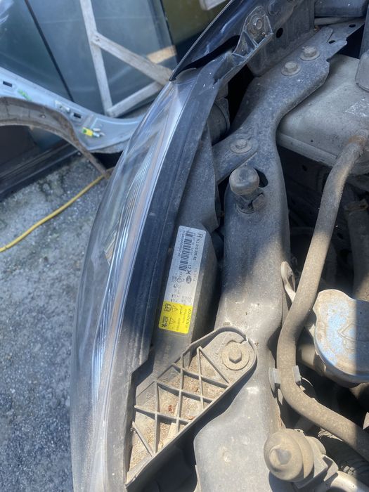 Ляв  фар нисан кашкай 2011г ксенон перфектен