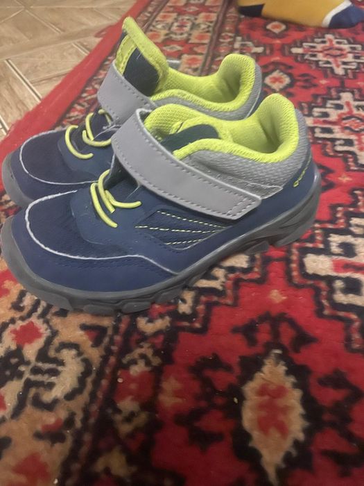 Продам детскую обувь