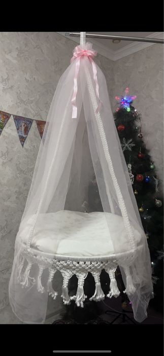 Навесная детская качеля ручной работы.