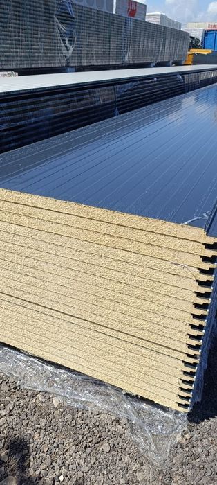 Depozit panouri sandwich termoizolante, constructii, containere, hale