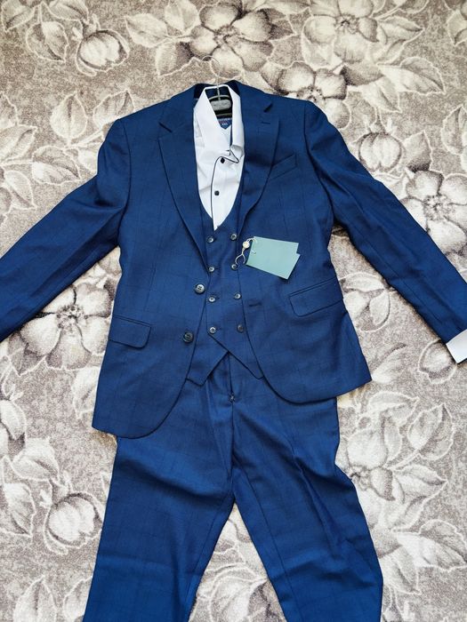 Костюм тройка продам