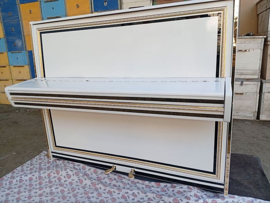 Пианино сотилади.