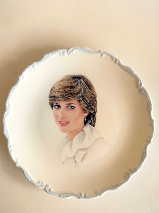 Две Сватбени чинии на Даяна и принц Чарлз от Royal Albert от 1981г.