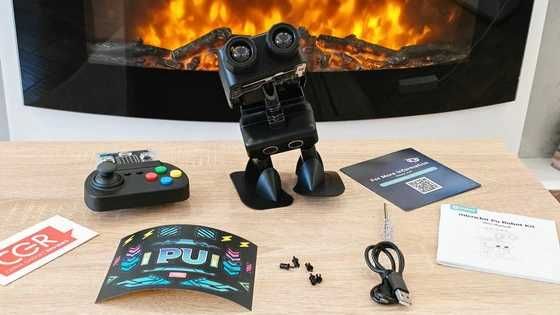 Kit pentru robotul ELECFREAKS PU cu micro:bit și baterii