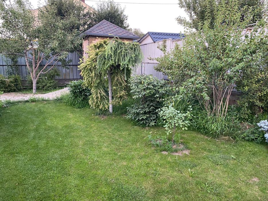 Продам большой дом. 3 уровня.