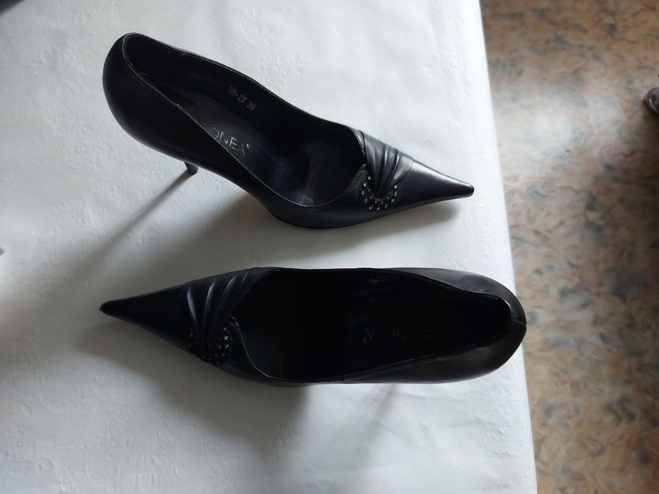 Продам  полусапожки  и туфли