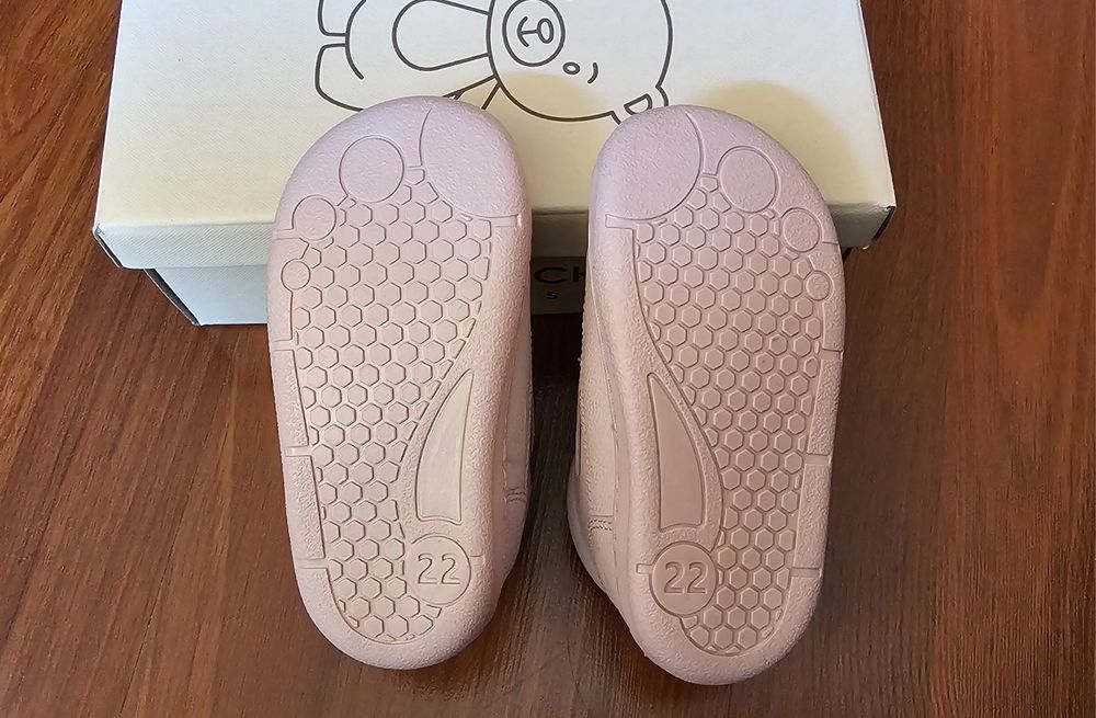 Нови детски обувки