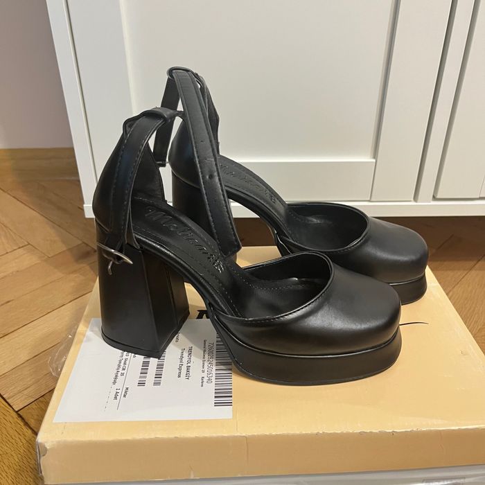 Обувки с дебел ток