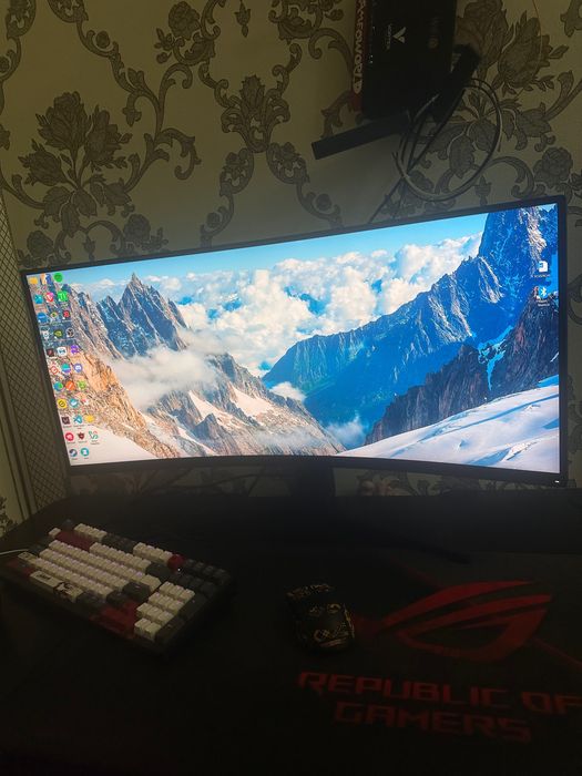 Xiaomi Mi Curved Gaming Monitor 34” 144Hz 3440×1440 (UWQHD): 2 400 000 so’m