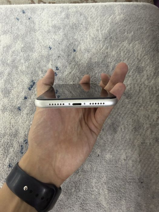 Iphone 11 white 74% yomks