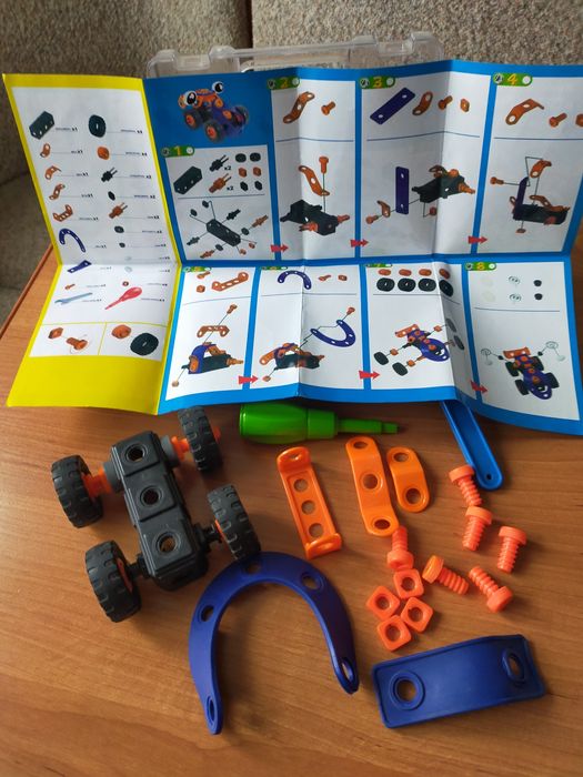 Игрушки Конструктор "Трекеры"