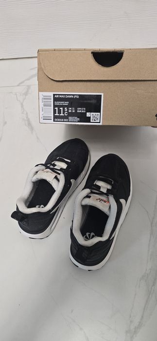 Nike Air Max Dawn 'Black White' - Номер 28.5 - Запазени
