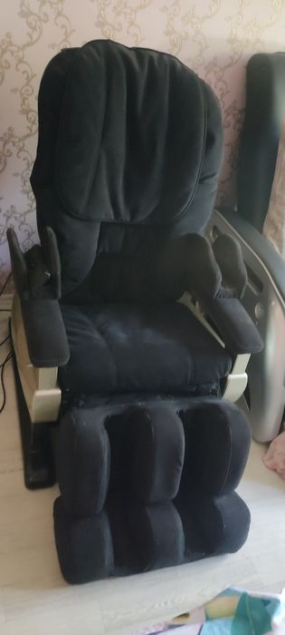 Срочно продам массажное кресло