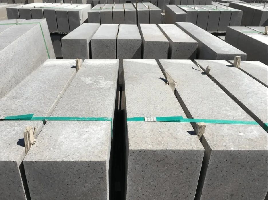 Гранитный поребрик,  бордюр