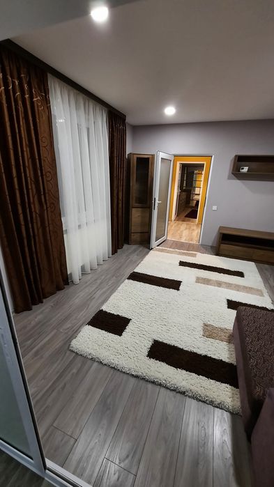 Proprietar inchiriez apartament la casă