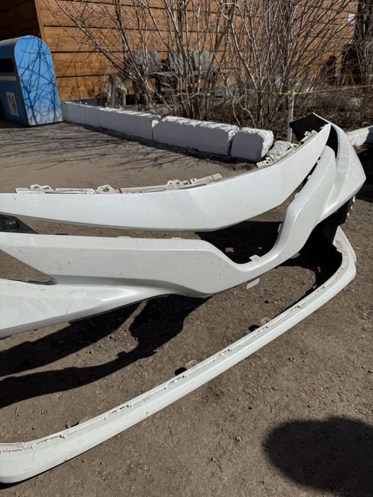 Оригинальный бампер на Camry 70