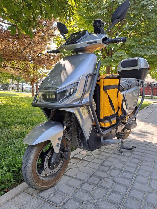 Skuter sotiladi  tezligi 80 ga chiqadi bir zaryadi 100 kmga yetadi