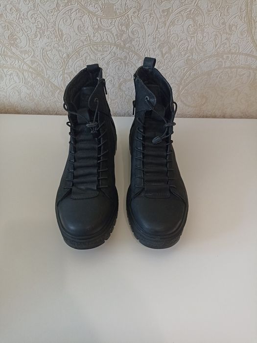 Продам ботинки кожаные