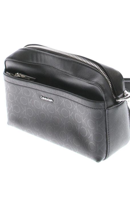 Оригиналната чанта calvin klein