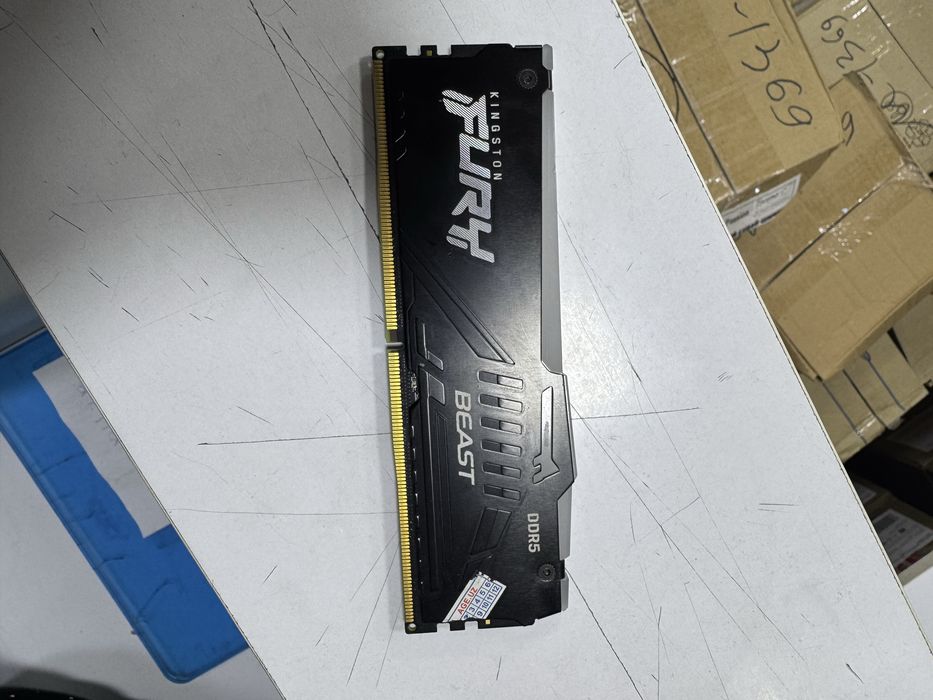 Продам оперативная память Kingston Fury DDR5 16GB CL40 c rgb подсветка