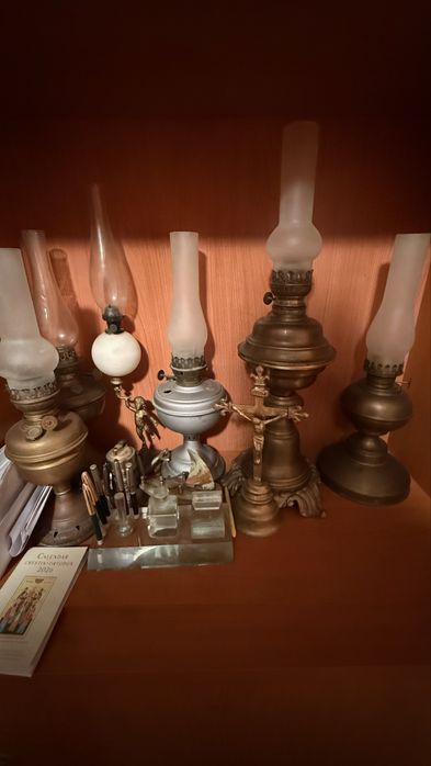 Vând colecție de lămpi vechi pe petrol cu fitil si glob sticla