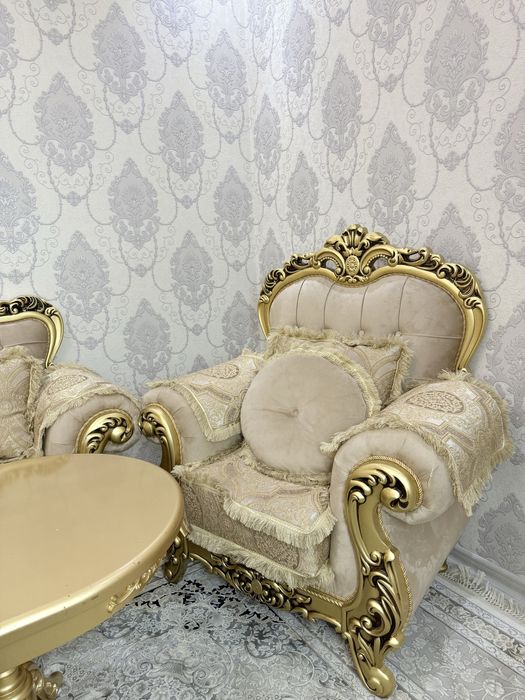 Mehmonhona uchun classica uslubdagi mebel