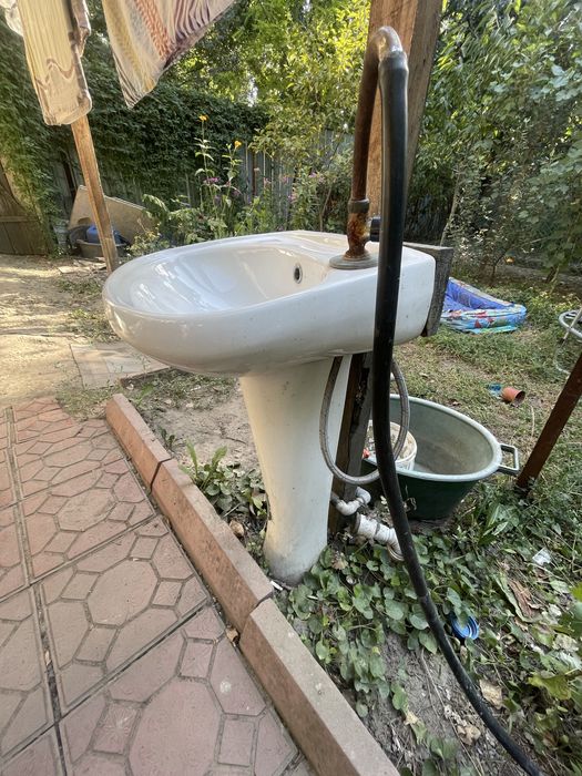 Продам раковину с пьедесталом (тюльпан), б/у