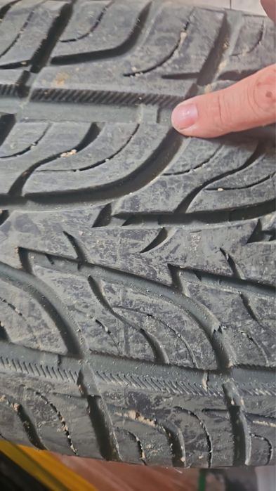 Продам шины Крузак 200ый Sailun