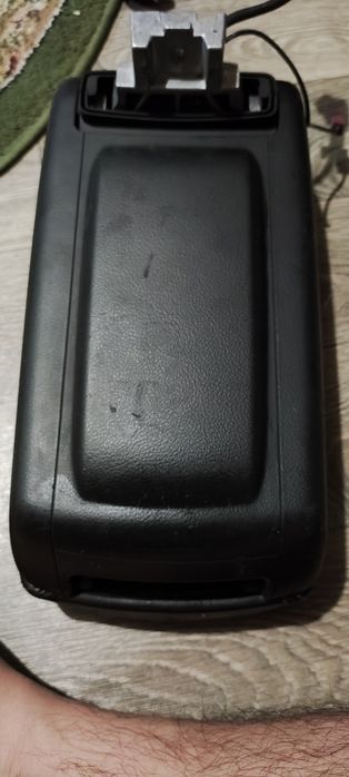 Продам подлокотник на ауди