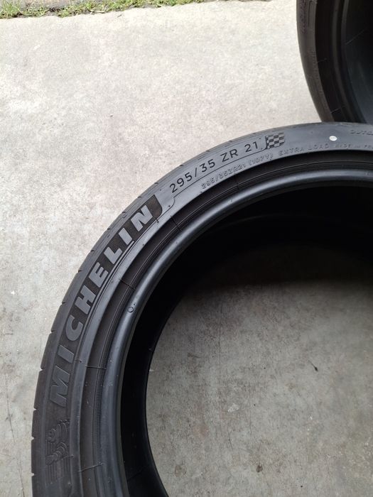 2 Anvelope de vară  295 35 R21  Michelin