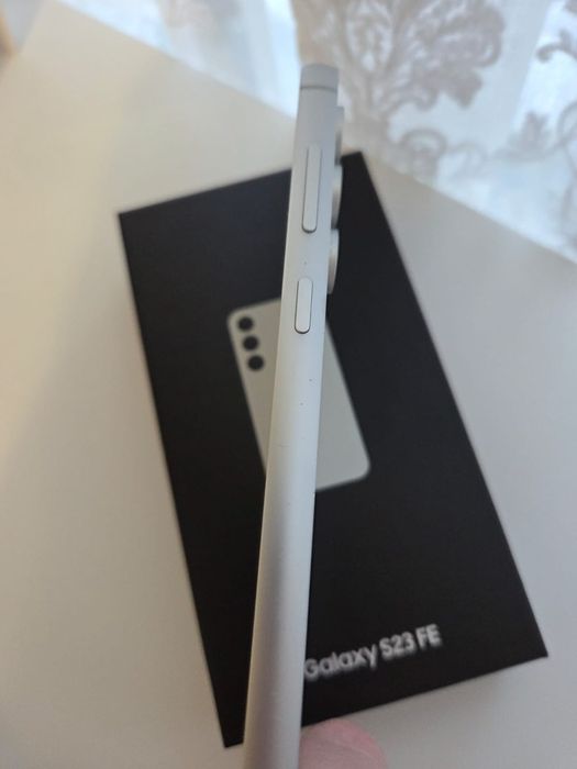 Vând Samsung Galaxy S23 FE impecabil