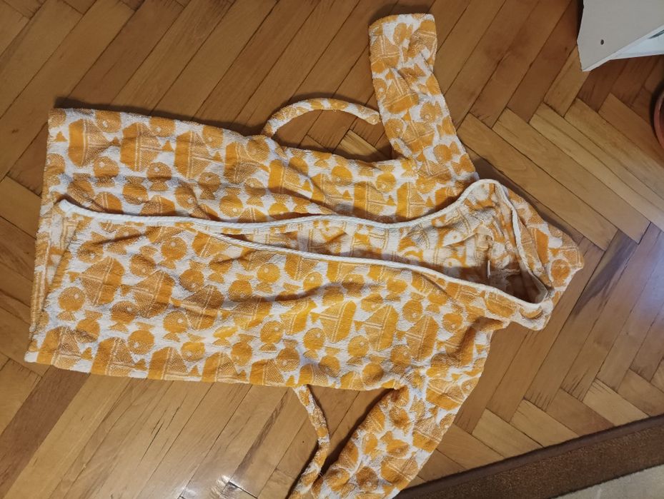 Продавам детски памучен халат с качулка