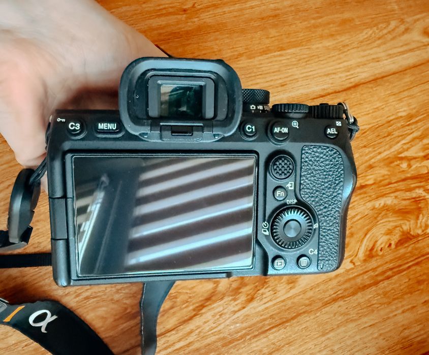 Продавам фотоапарат Sony A7IV и обективи