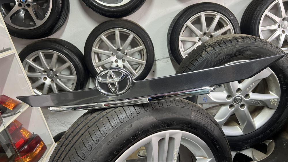 Планка на багажник Камри 55