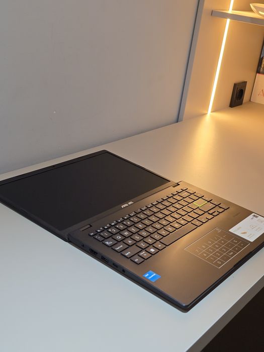 Asus Increadable For Search (USA)