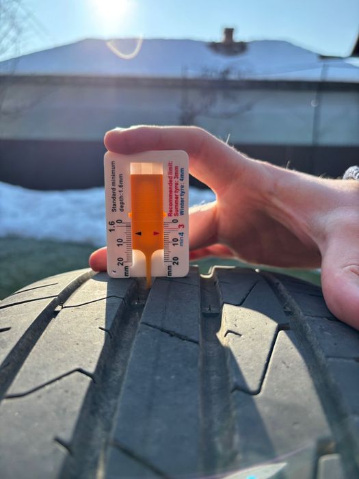 Vând cauciucuri Hankook 215.55.16 vară