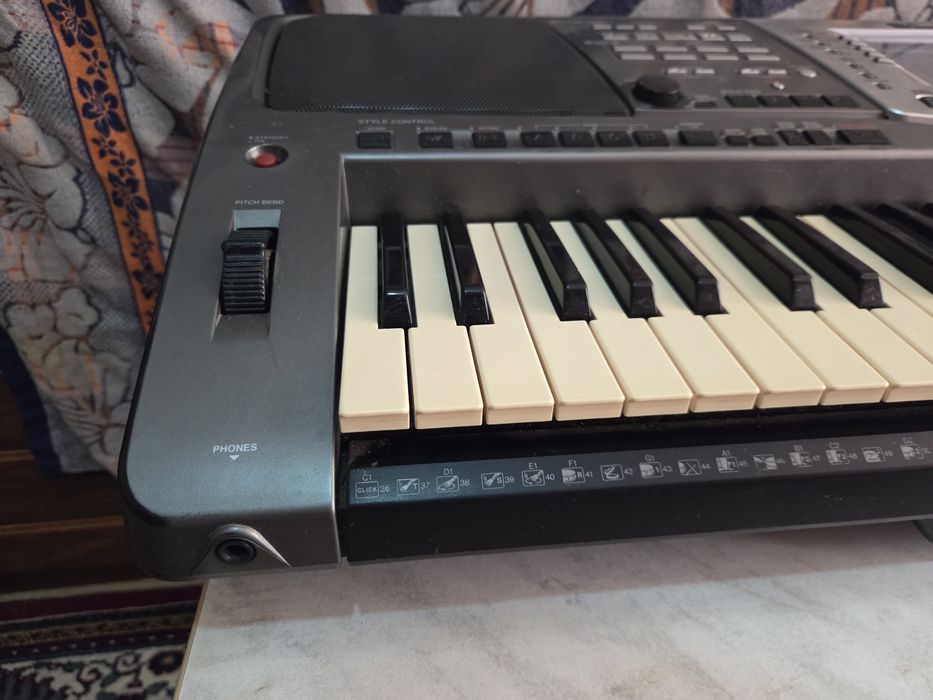 Синтезатор YAMAHA PSR 1000