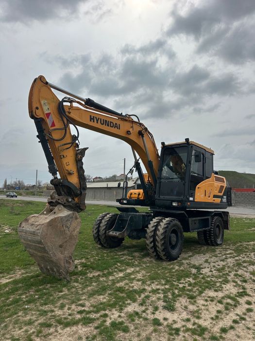 Экскаватор колесный Hyundai 145