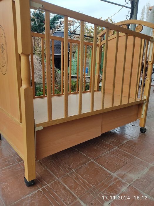 Детская кроватка