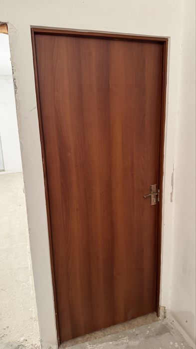 Двери межкомнатные б/у продам