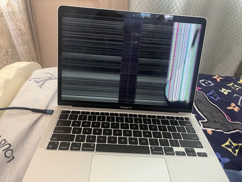 Продам Macbook Air 13