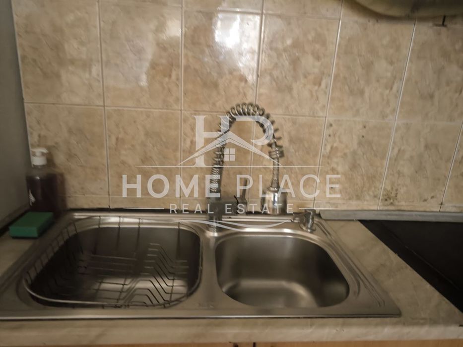 Помещение със статут на заведение за бързо хранене в центъра на гр. В