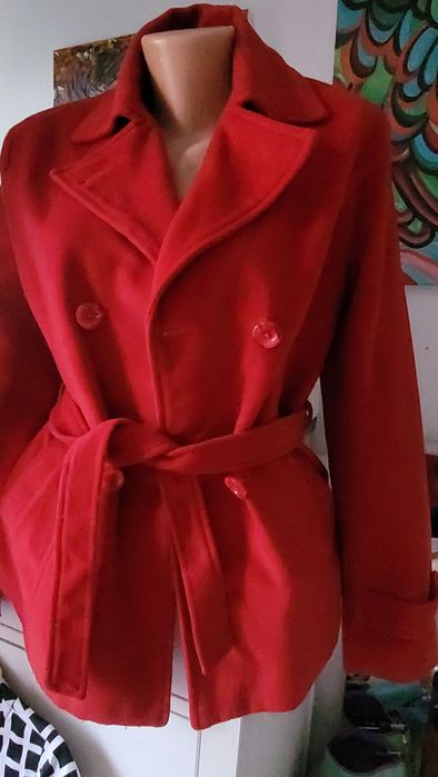 Pardesiu damă marca originala Max Mara casmir100%